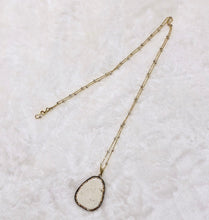 Load image into Gallery viewer, Howlite &amp; Satellite Chain Necklace
