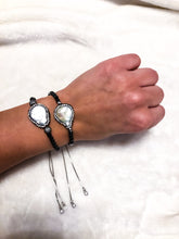 Load image into Gallery viewer, Pearl &amp; Onyx Bolo Bracelet
