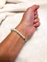 Load image into Gallery viewer, Pearl &amp; Anchor Chain Bracelet
