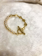 Load image into Gallery viewer, Pearl &amp; Anchor Chain Bracelet
