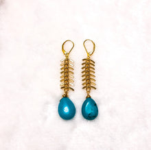 Load image into Gallery viewer, Turquoise Fishbone Earrings
