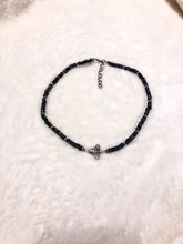 Load image into Gallery viewer, Grey Quartz &amp; Bumble Bee Choker
